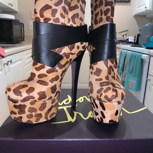 Women’s Boots - Picture 3 of 5